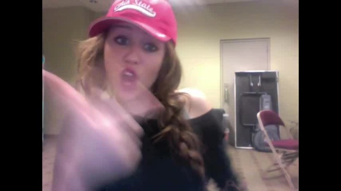 Miley Says Goodbye to Twitter 154