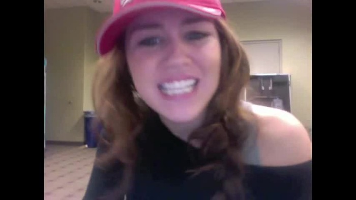 Miley Says Goodbye to Twitter 183