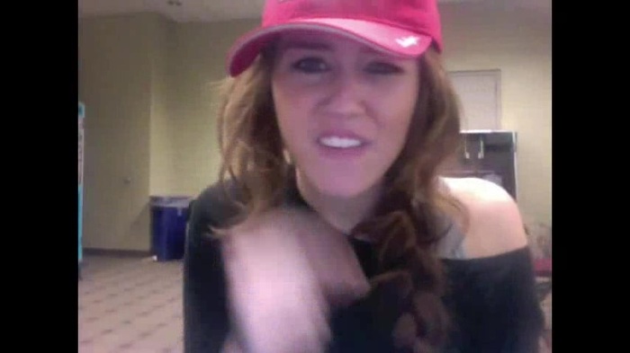 Miley Says Goodbye to Twitter 200