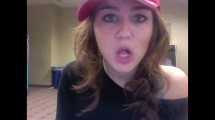 Miley Says Goodbye to Twitter 213