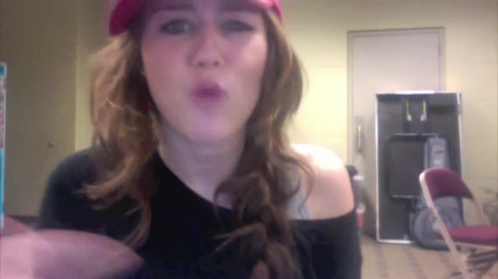 Miley Says Goodbye to Twitter 256