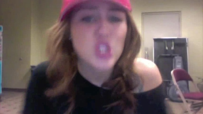 Miley Says Goodbye to Twitter 260