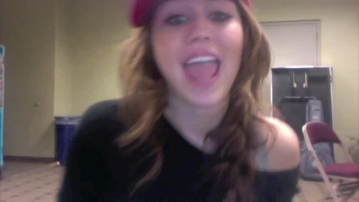 Miley Says Goodbye to Twitter 264