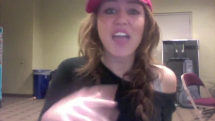 Miley Says Goodbye to Twitter 267