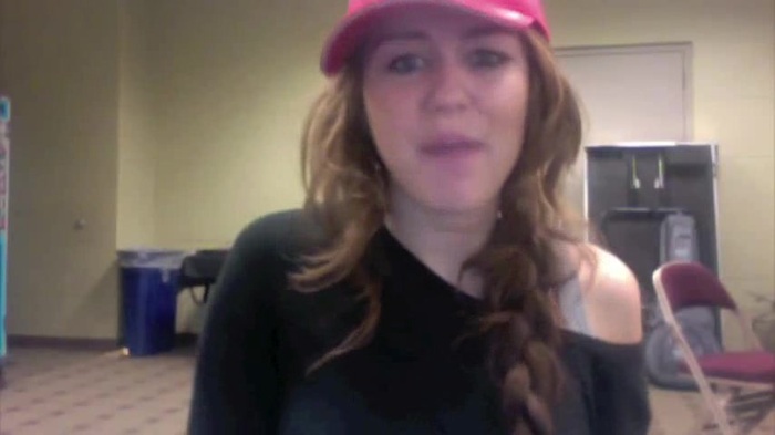 Miley Says Goodbye to Twitter 274