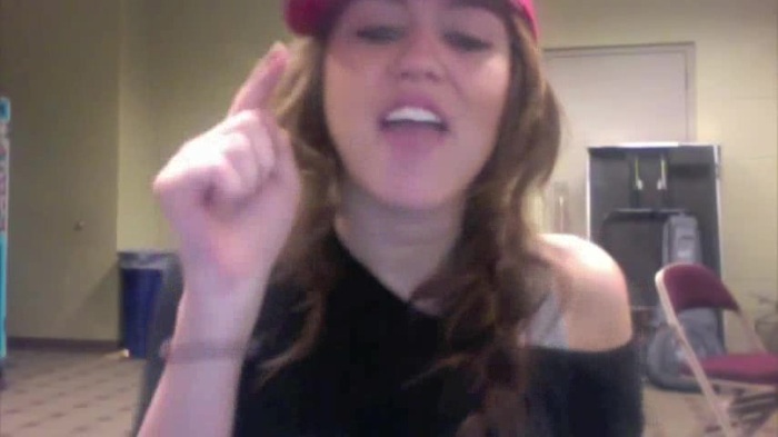 Miley Says Goodbye to Twitter 276