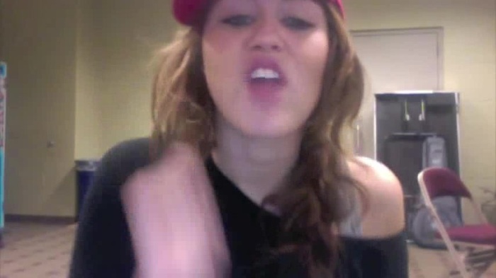 Miley Says Goodbye to Twitter 277