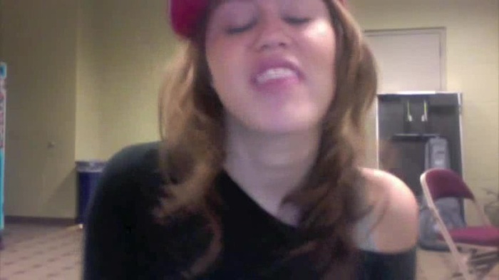 Miley Says Goodbye to Twitter 278