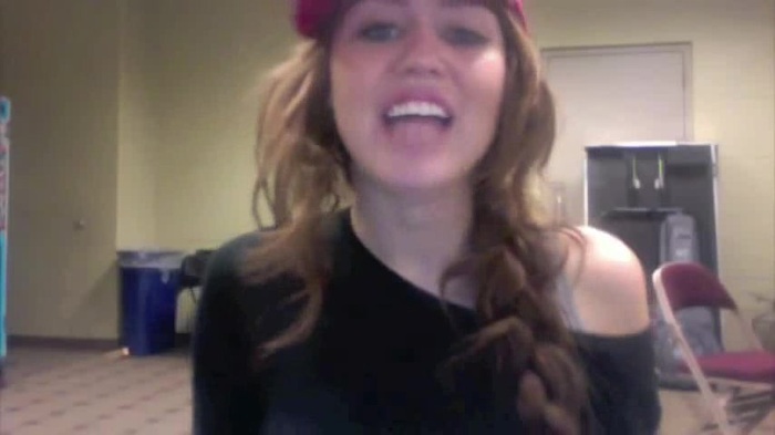 Miley Says Goodbye to Twitter 281