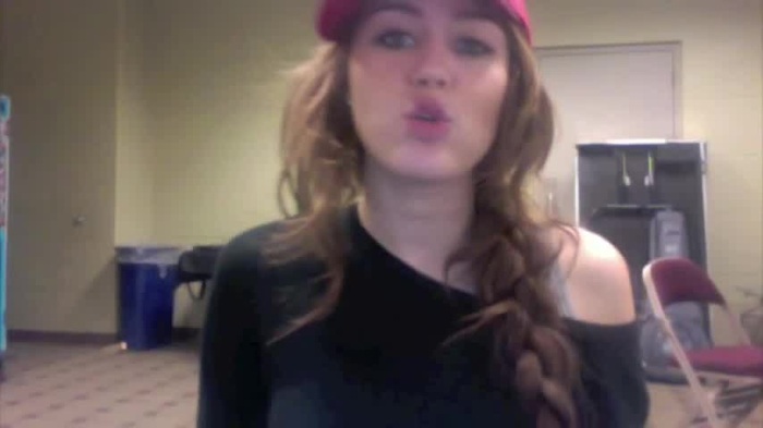Miley Says Goodbye to Twitter 282