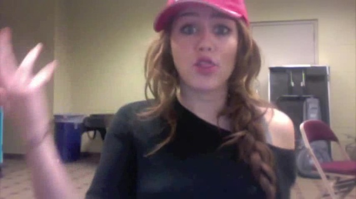Miley Says Goodbye to Twitter 285