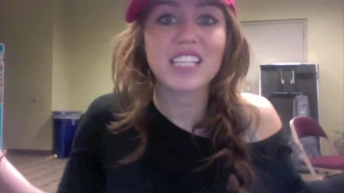 Miley Says Goodbye to Twitter 289