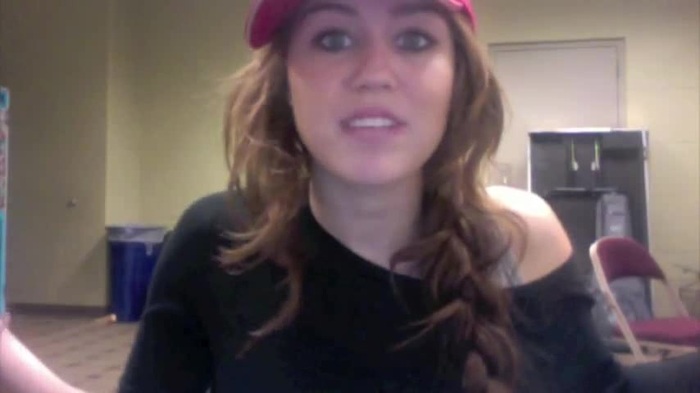 Miley Says Goodbye to Twitter 290