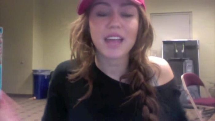 Miley Says Goodbye to Twitter 291