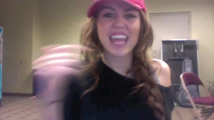 Miley Says Goodbye to Twitter 293