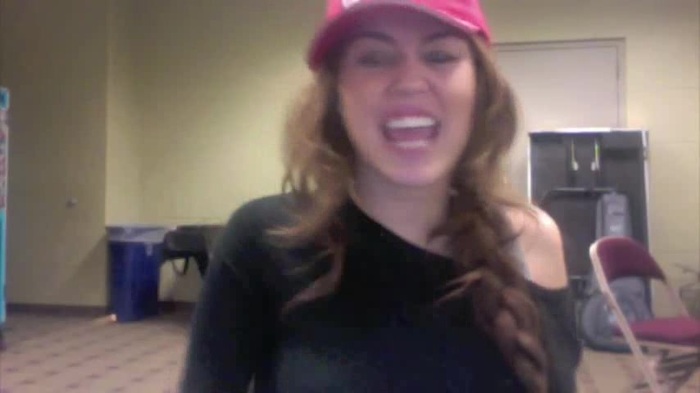 Miley Says Goodbye to Twitter 294