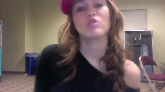 Miley Says Goodbye to Twitter 300
