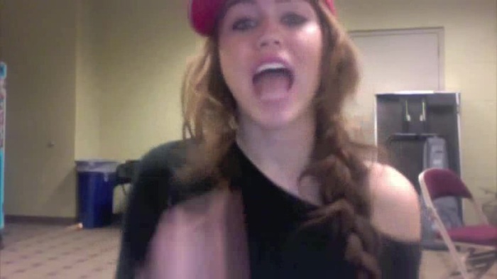 Miley Says Goodbye to Twitter 301