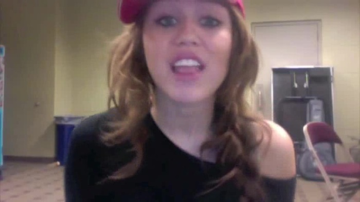 Miley Says Goodbye to Twitter 306