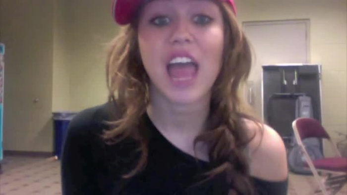 Miley Says Goodbye to Twitter 307