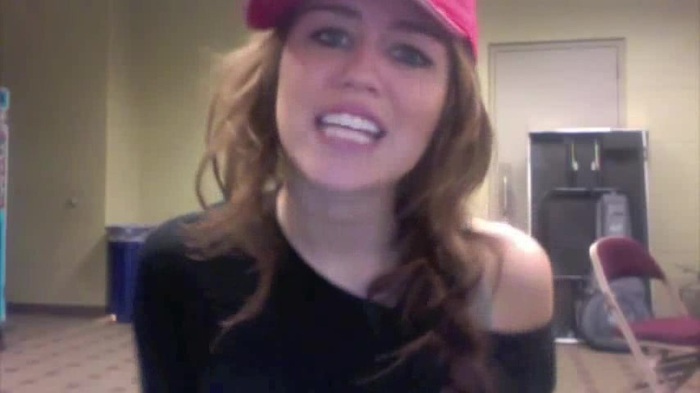 Miley Says Goodbye to Twitter 316