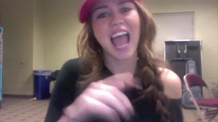 Miley Says Goodbye to Twitter 320