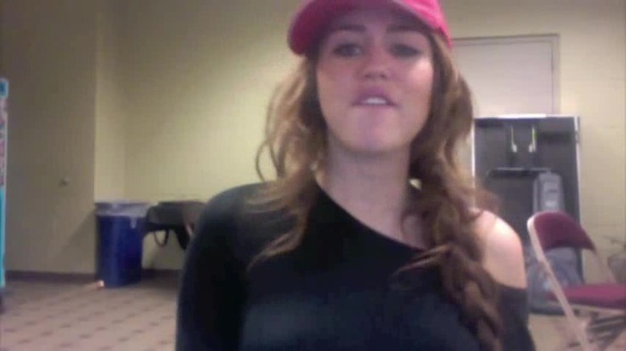 Miley Says Goodbye to Twitter 324