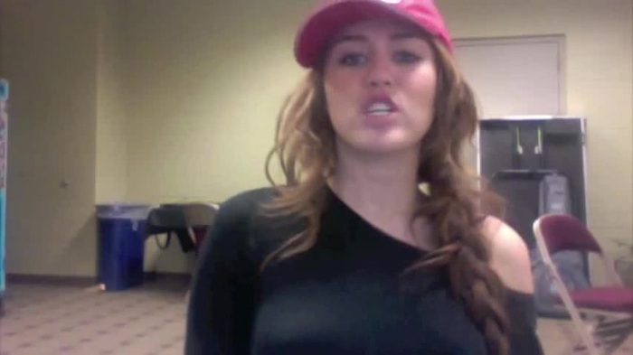Miley Says Goodbye to Twitter 325