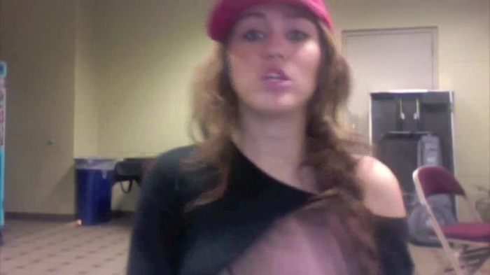 Miley Says Goodbye to Twitter 327