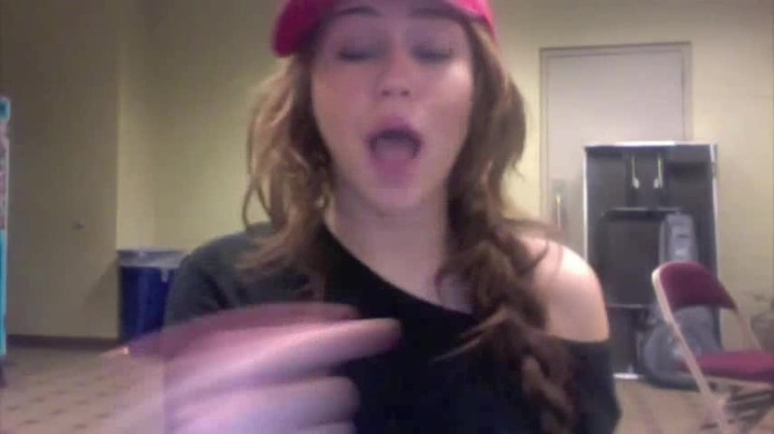 Miley Says Goodbye to Twitter 329