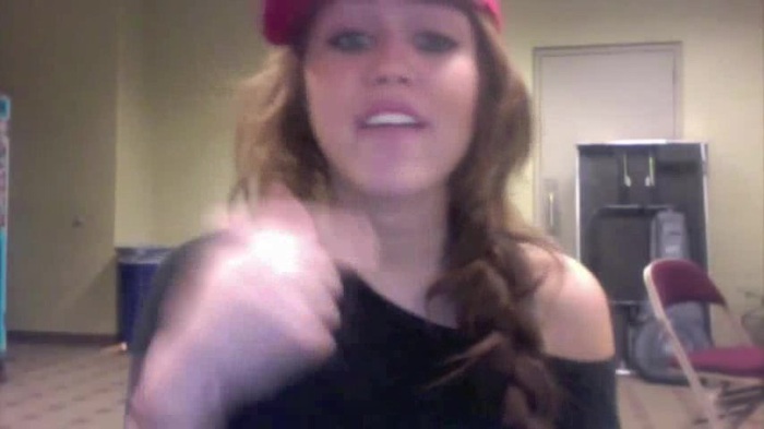 Miley Says Goodbye to Twitter 332