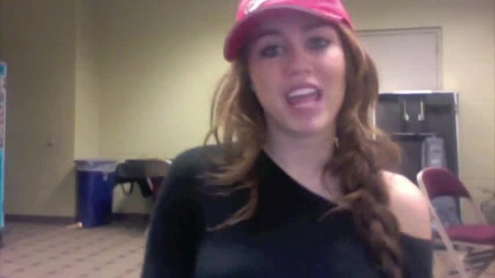 Miley Says Goodbye to Twitter 335