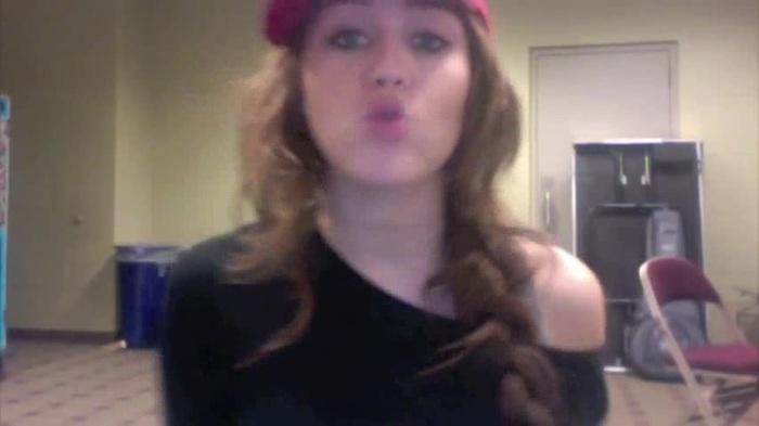 Miley Says Goodbye to Twitter 343 - 0-0 Miley says GoodBye to Twitter