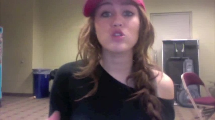 Miley Says Goodbye to Twitter 345 - 0-0 Miley says GoodBye to Twitter