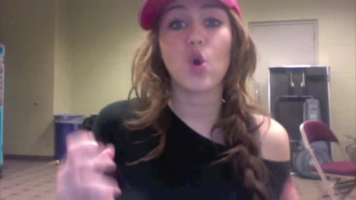 Miley Says Goodbye to Twitter 346 - 0-0 Miley says GoodBye to Twitter