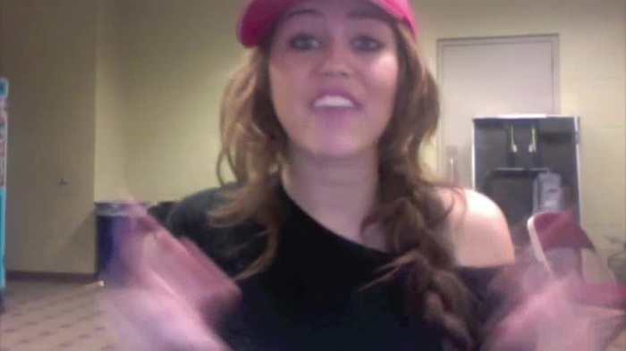 Miley Says Goodbye to Twitter 348 - 0-0 Miley says GoodBye to Twitter