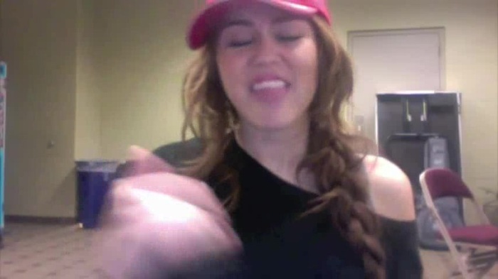 Miley Says Goodbye to Twitter 364 - 0-0 Miley says GoodBye to Twitter