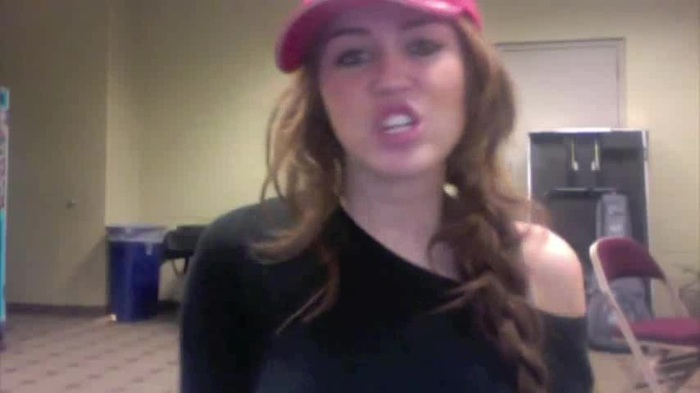 Miley Says Goodbye to Twitter 365