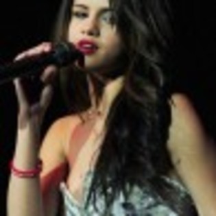 selena-gomez-justin-bieber-jingle-ball-2-97x97 - 0000_Selena 76_0000