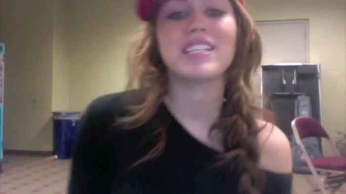 Miley Says Goodbye to Twitter 372