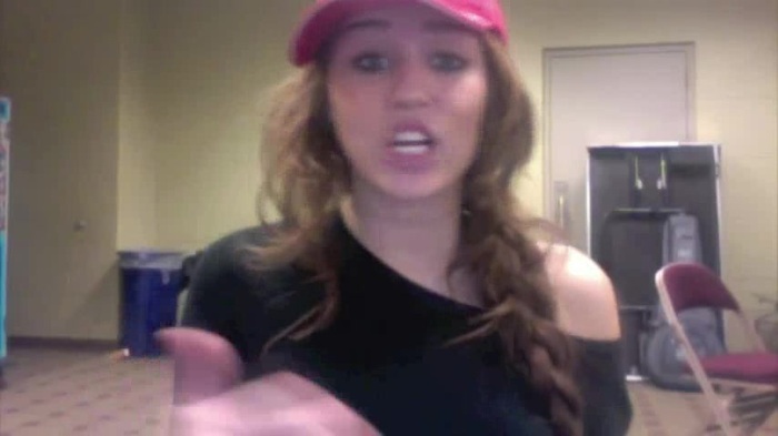Miley Says Goodbye to Twitter 385