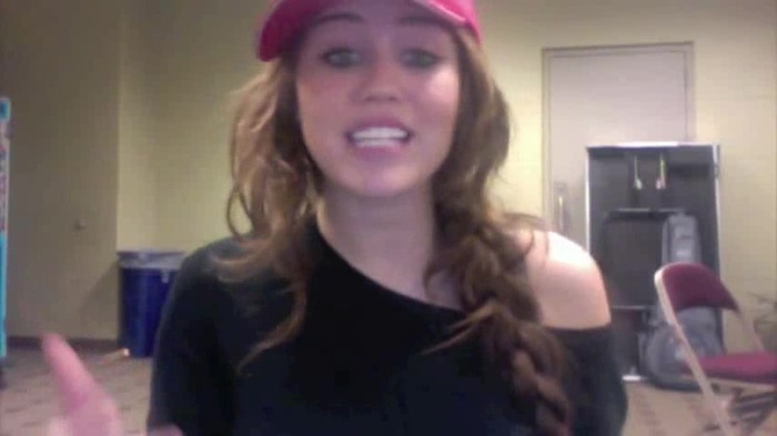 Miley Says Goodbye to Twitter 389 - 0-0 Miley says GoodBye to Twitter
