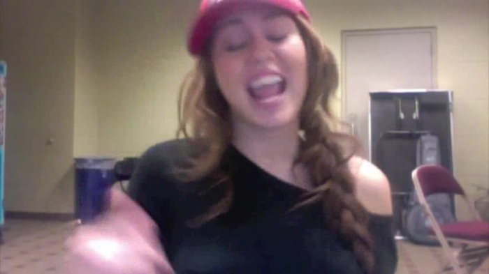Miley Says Goodbye to Twitter 391 - 0-0 Miley says GoodBye to Twitter
