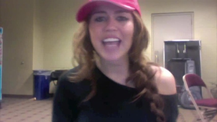 Miley Says Goodbye to Twitter 399