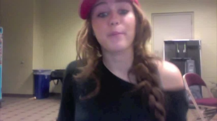 Miley Says Goodbye to Twitter 405