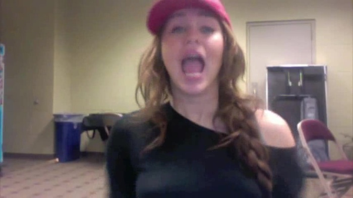 Miley Says Goodbye to Twitter 408