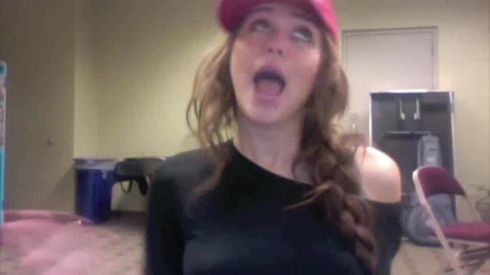Miley Says Goodbye to Twitter 409
