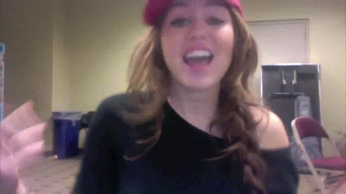 Miley Says Goodbye to Twitter 411 - 0-0 Miley says GoodBye to Twitter