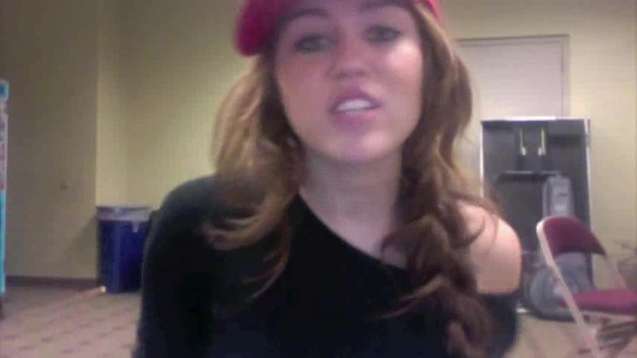 Miley Says Goodbye to Twitter 412 - 0-0 Miley says GoodBye to Twitter