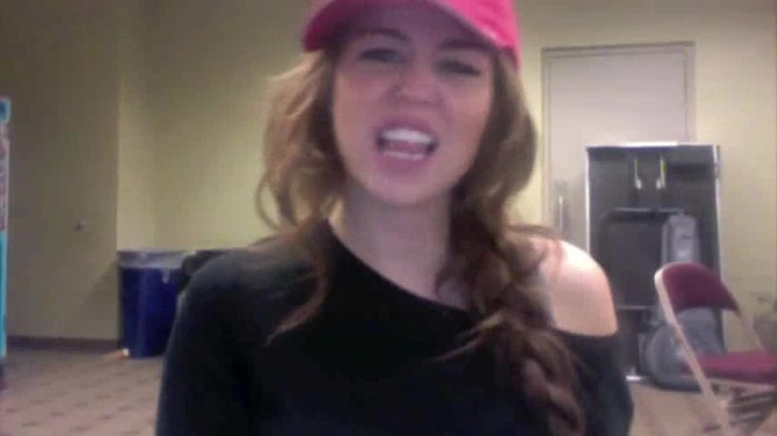 Miley Says Goodbye to Twitter 419